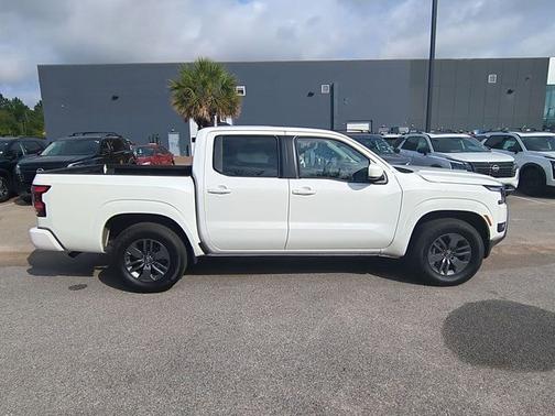Glacier White 2025 Nissan Frontier SV