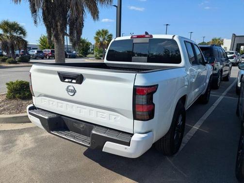 Glacier White 2025 Nissan Frontier SV