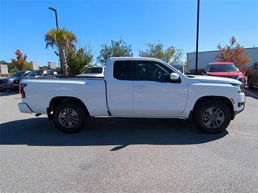 2025 Nissan Frontier SV