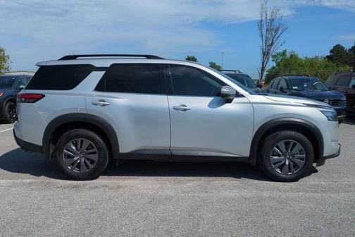 Brilliant Silver Metallic 2025 Nissan Pathfinder SV