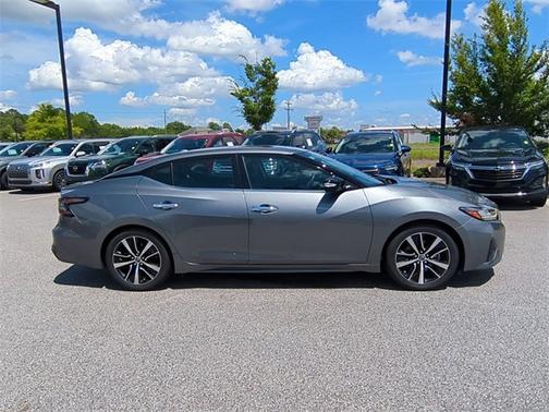 2023 Nissan Maxima SV