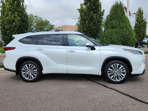 2022 Toyota Highlander Platinum