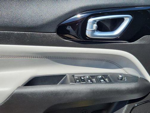 Bright White Clearcoat 2024 Jeep Compass Limited