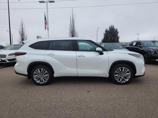 2026 Toyota Highlander Hybrid Platinum