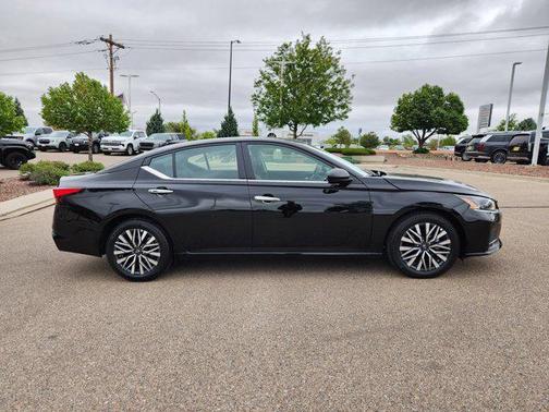 Super Black 2025 Nissan Altima SV FWD