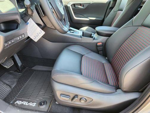 2025 Toyota RAV4 Hybrid SE