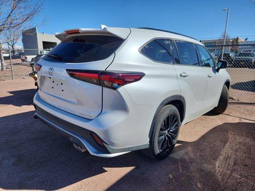 2025 Toyota Highlander UP