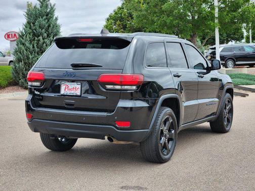 Diamond Black Crystal Pearlcoat 2019 Jeep Grand Cherokee Upland
