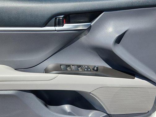Ice Cap 2023 Toyota Camry SE
