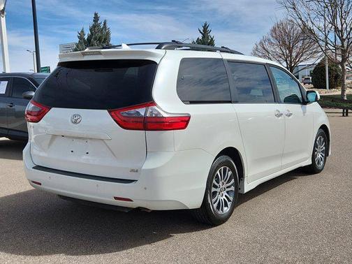 2020 Toyota Sienna XLE