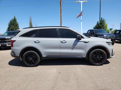 Wolf Gray 2022 Kia Sorento SX
