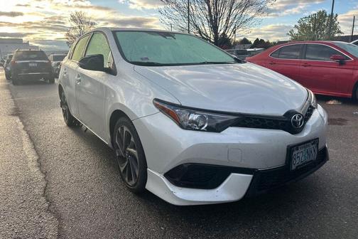 Blizzard Pearl 2017 Toyota Corolla iM Base