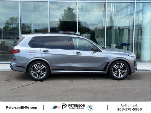 Skyscraper Grey Metallic 2027 BMW X7 M60i