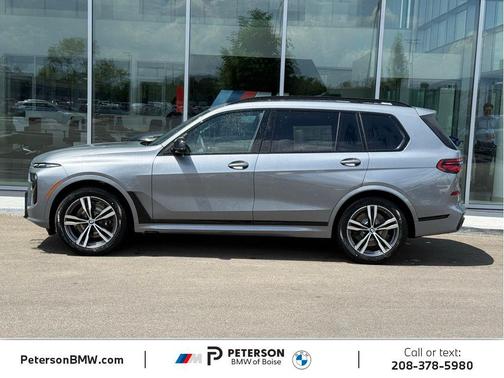 Skyscraper Grey Metallic 2027 BMW X7 M60i
