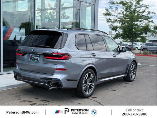 Skyscraper Grey Metallic 2027 BMW X7 M60i