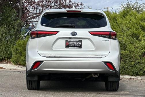 2023 Toyota Highlander Hybrid Platinum