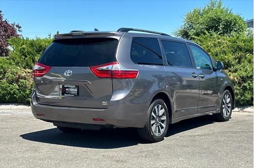 2020 Toyota Sienna XLE
