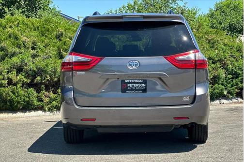 2020 Toyota Sienna XLE