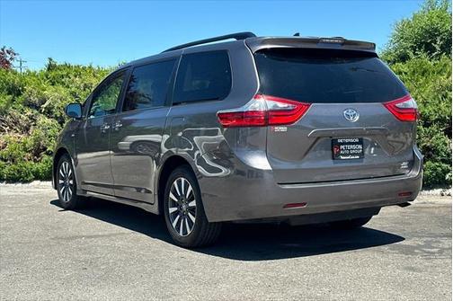 2020 Toyota Sienna XLE