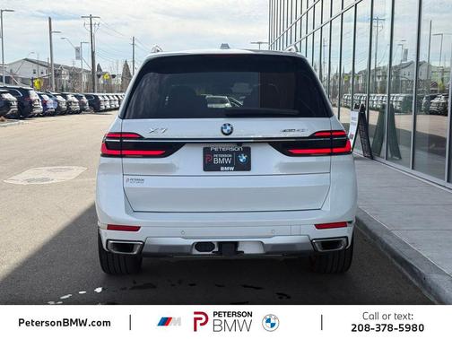 Mineral White Metallic 2024 BMW X7 xDrive40i