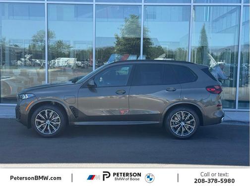 Manhattan Green Metallic 2026 BMW X5 PHEV xDrive50e