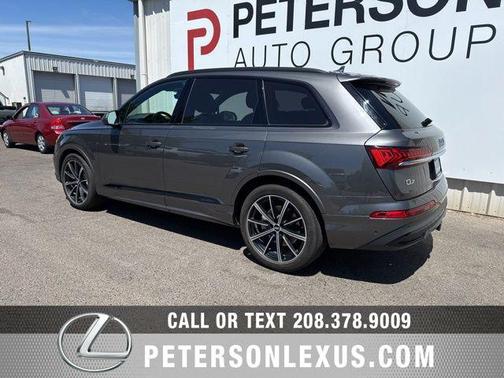 Samurai Gray Metallic 2020 Audi Q7 55 Prestige