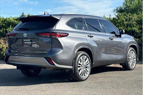 2024 Toyota Highlander Platinum