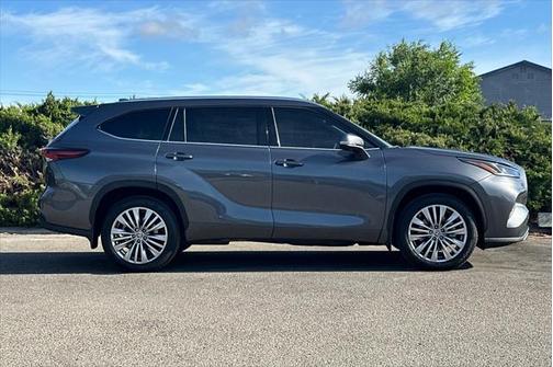 2024 Toyota Highlander Platinum