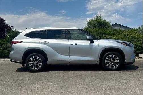 2022 Toyota Highlander Hybrid XLE