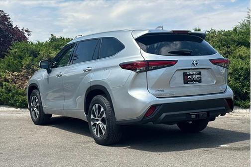 2022 Toyota Highlander Hybrid XLE