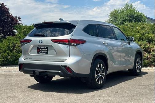 2022 Toyota Highlander Hybrid XLE
