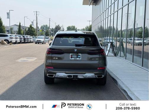 Manhattan Green Metallic 2026 BMW X5 xDrive40i