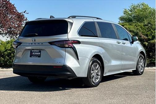 2025 Toyota Sienna XLE 7 Passenger