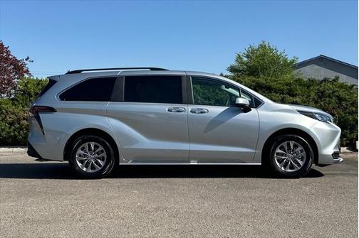 2025 Toyota Sienna XLE 7 Passenger