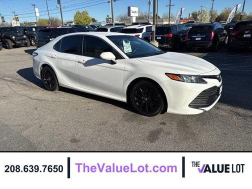 Super White 2018 Toyota Camry LE