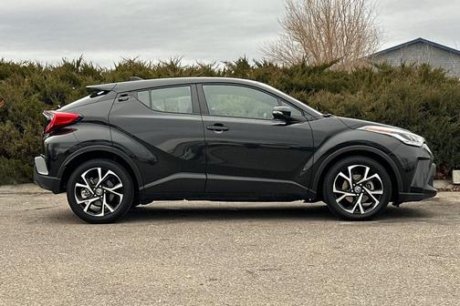 2022 Toyota C-HR XLE