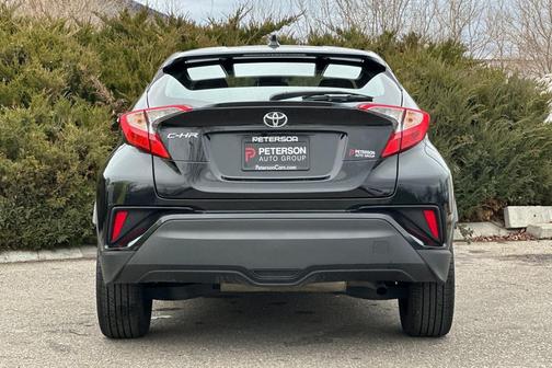2022 Toyota C-HR XLE
