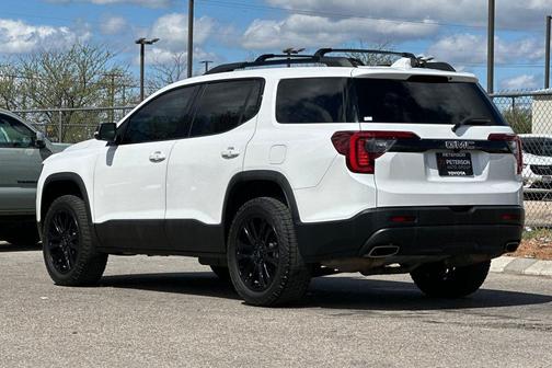 2023 GMC Acadia AWD SLT