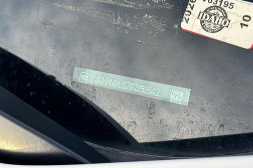 White Frost Tricoat 2023 GMC Acadia AWD SLT