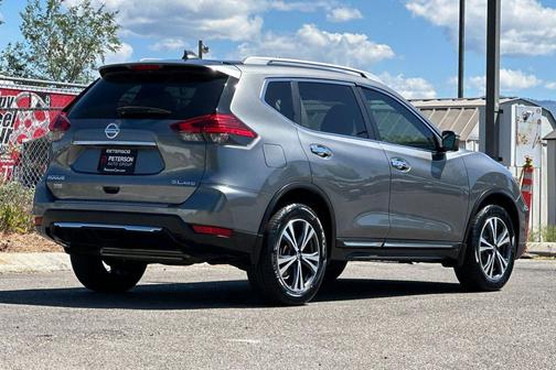 Gun Metallic 2017 Nissan Rogue SL