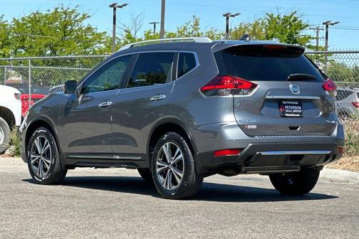 Gun Metallic 2017 Nissan Rogue SL