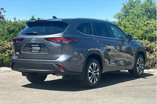 2024 Toyota Highlander Hybrid XLE