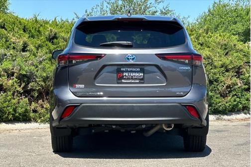 2024 Toyota Highlander Hybrid XLE