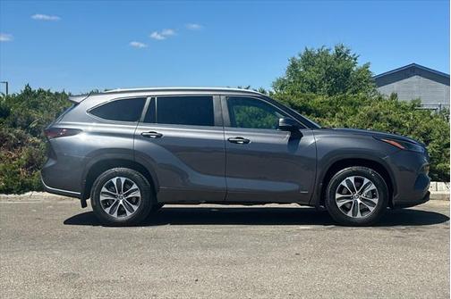 2024 Toyota Highlander Hybrid XLE
