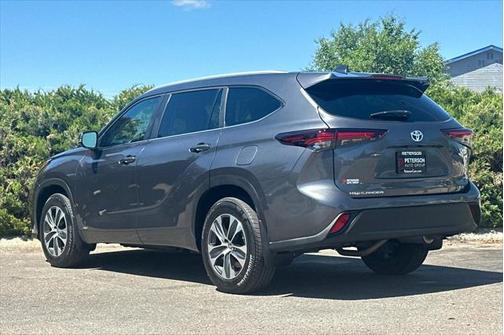 2024 Toyota Highlander Hybrid XLE