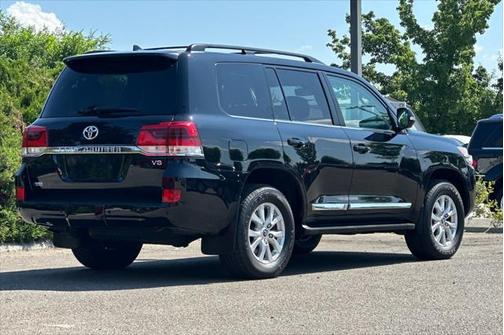 2018 Toyota Land Cruiser Base