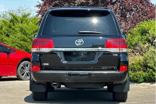 2018 Toyota Land Cruiser Base