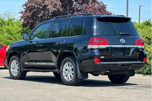 2018 Toyota Land Cruiser Base
