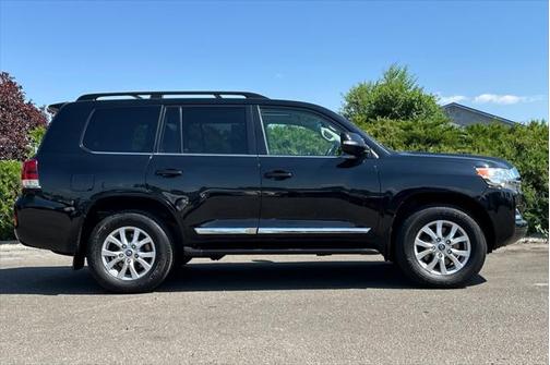 2018 Toyota Land Cruiser Base