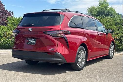 2023 Toyota Sienna XLE 7 Passenger